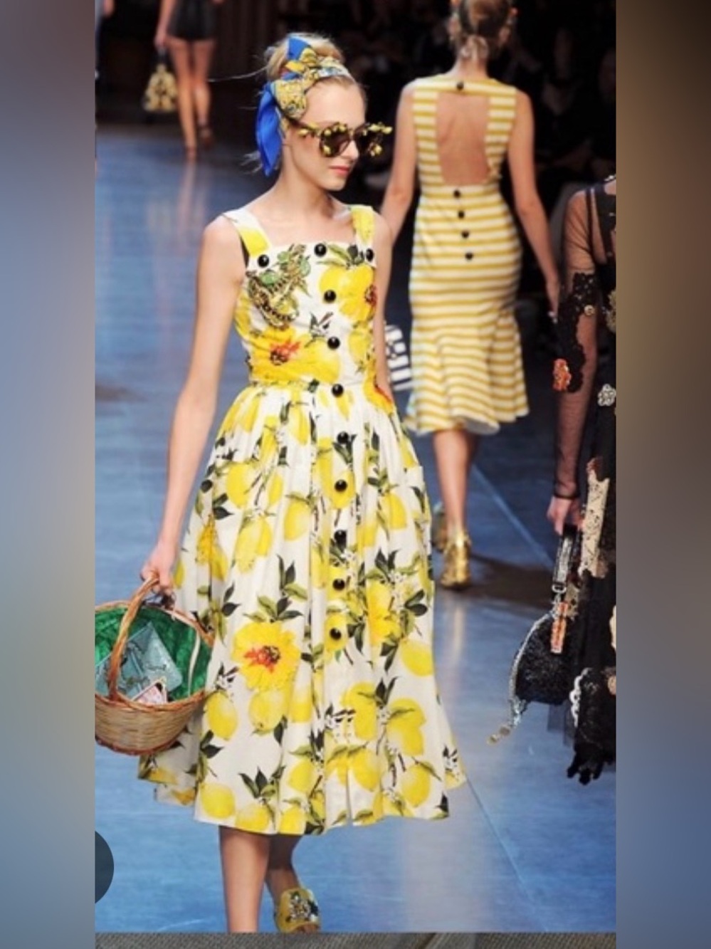 Dolce gabbana lemon print cotton dress 
Size 38 fits quite small! - Picture 4 of 17